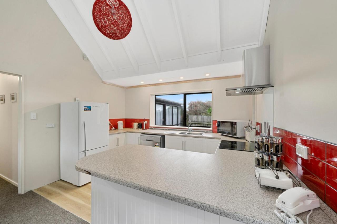 Wharerata - Otaki Beach Holiday Home Extérieur photo