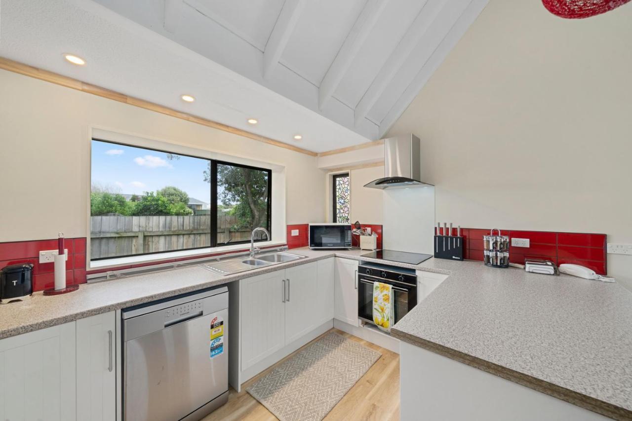 Wharerata - Otaki Beach Holiday Home Extérieur photo