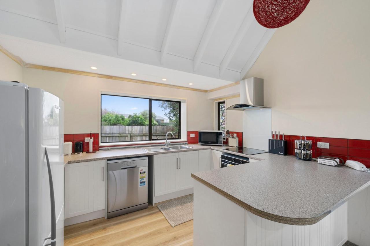 Wharerata - Otaki Beach Holiday Home Extérieur photo
